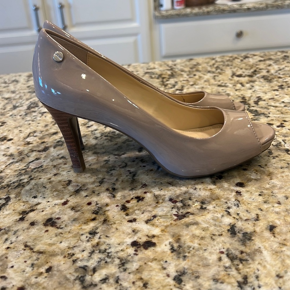 Beautiful Calvin Klein Tan Patent Open Toe Heels! Size 6! Great Condition!